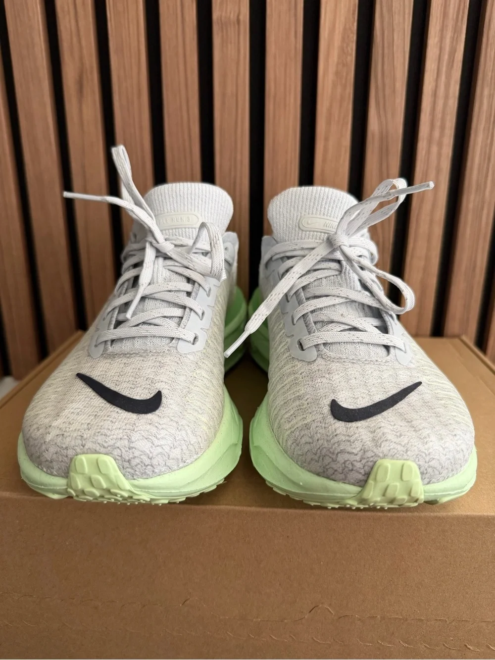 Nike Women’s 7.5 ZoomX Invincible Run 3 - Picture 5 of 8